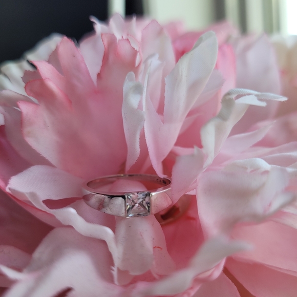 925 Stirling Silver and CZ ring - Picture 5 of 5